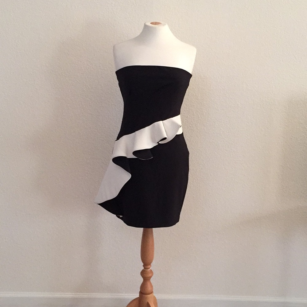 Zara woman black and white strapless dress